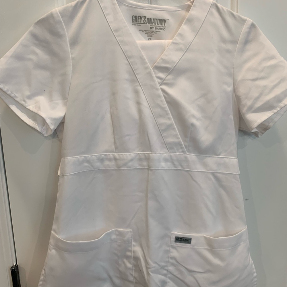 Grey’s Anatomy by Barco White Scrub Top & Bottom Set